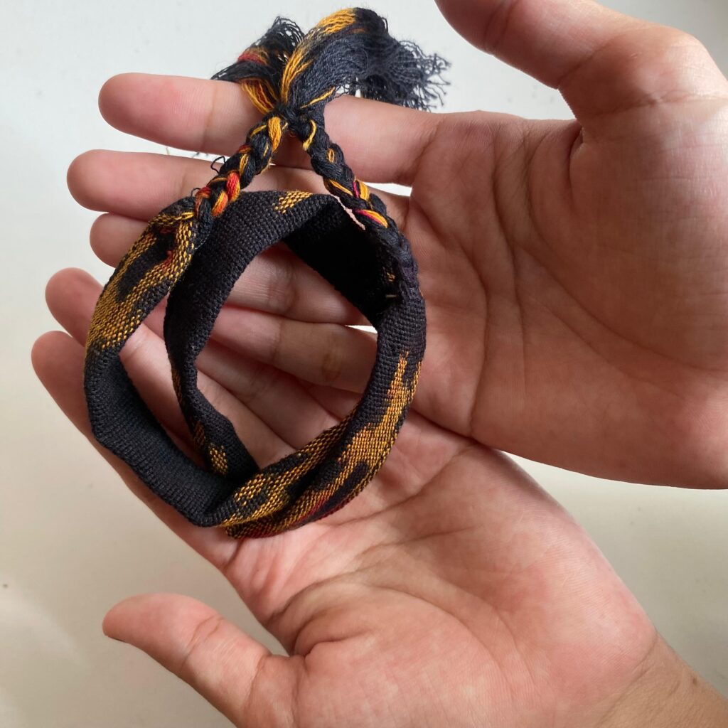 gelang tenun