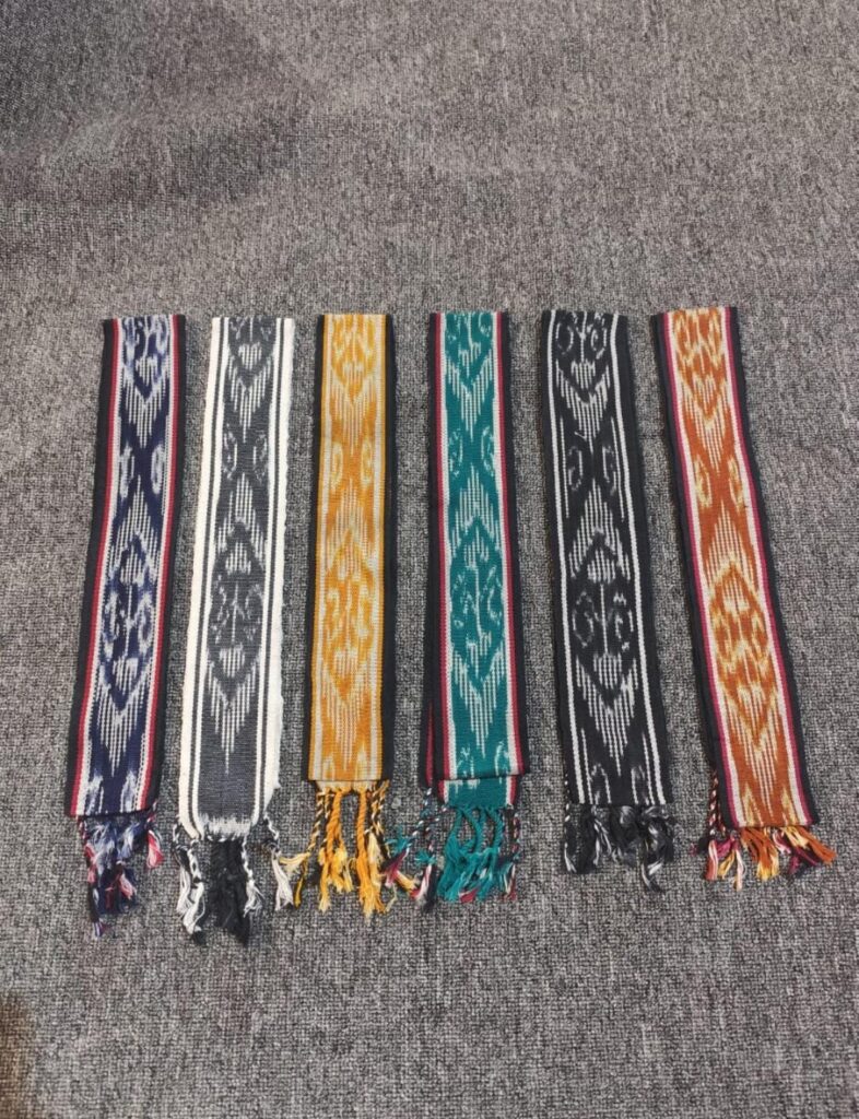ikat kepala tenun